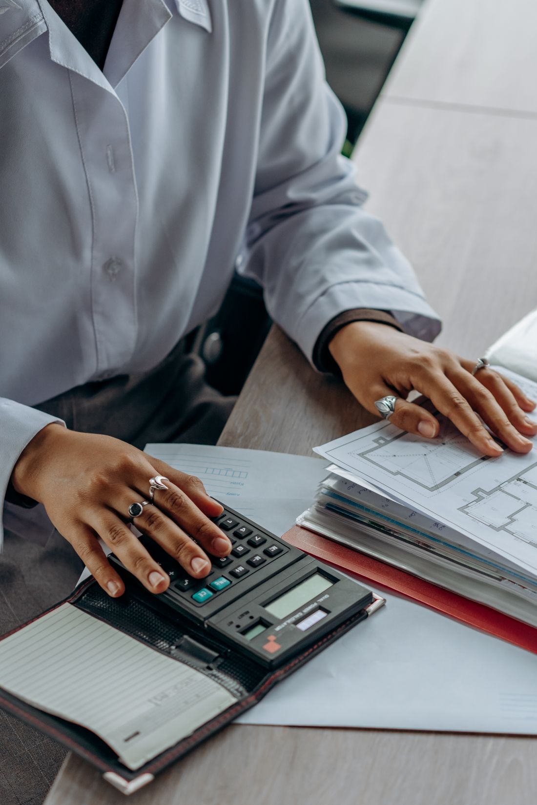 Travail de contrôle de documents avec une calculatrice